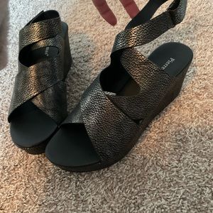 NWOT Black faux snakeskin platform Sandals